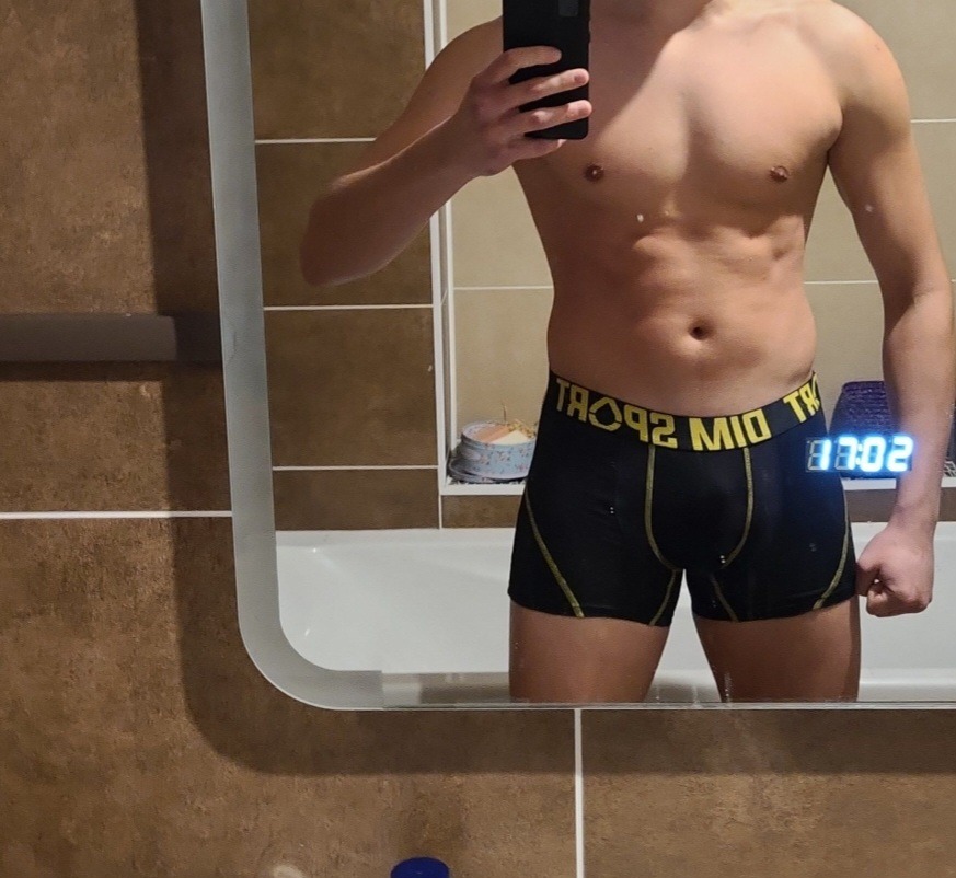 Profil de Thiebault, 24 ans, Plan Cul à Aş Şa‘āyidah