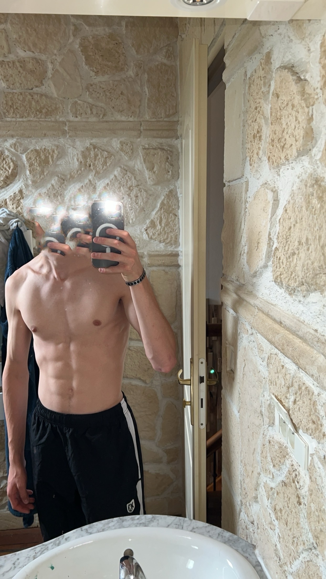 Profil de Oleg, 18 ans, Plan Cul à Naj‘ Khawr al Qaḑā