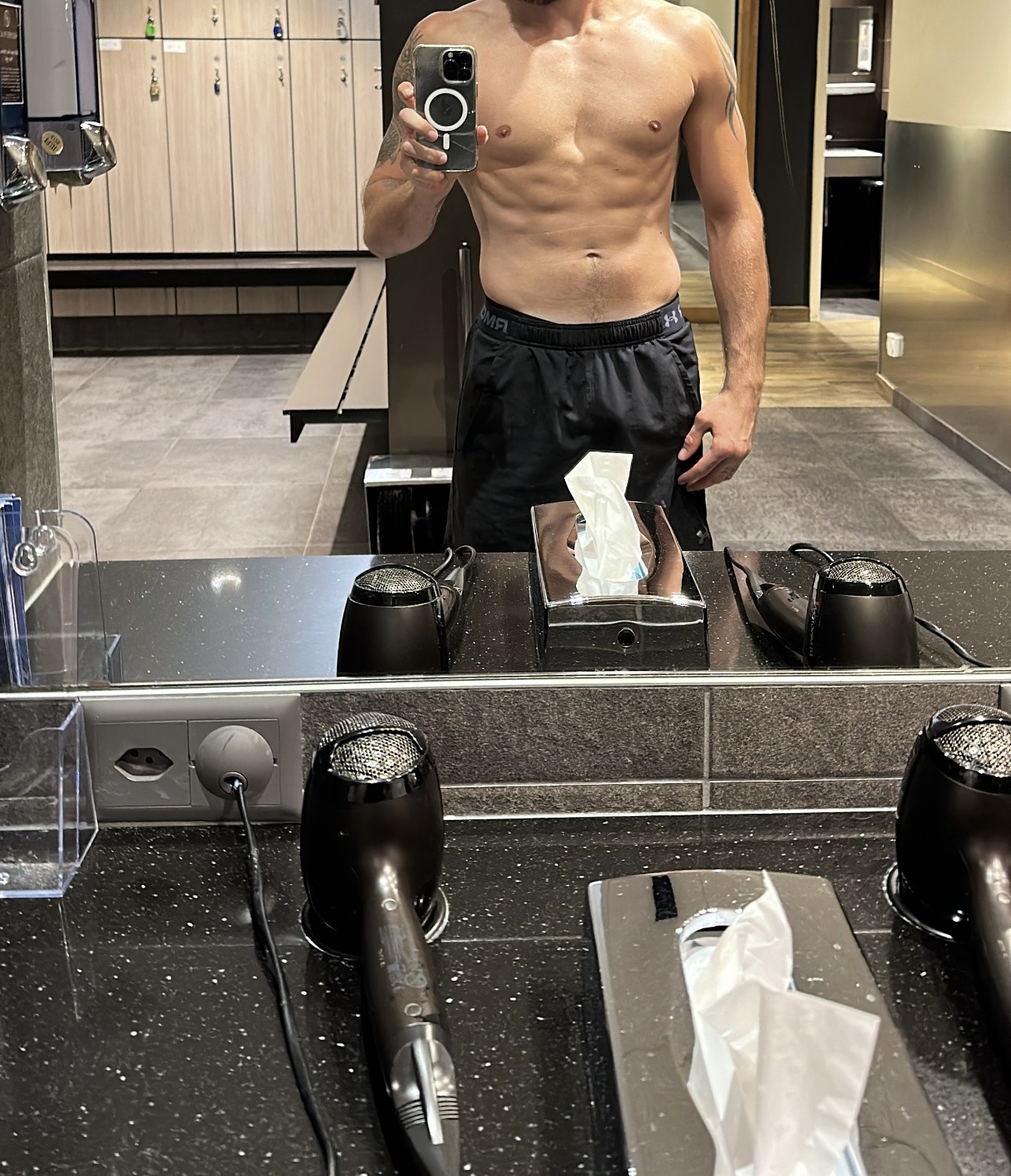 Profil de Endrit, 27 ans, Plan Cul à Lepidotonpolis